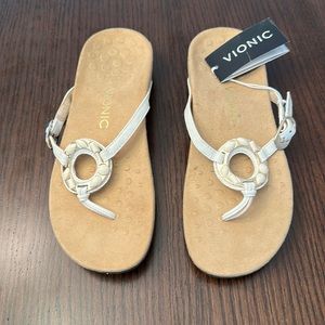 Vionic white sandals size 8 New with tags